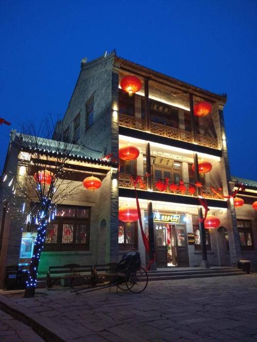 石家庄鹿泉土门关驿道小镇夜景,皓月当空,群星璀璨