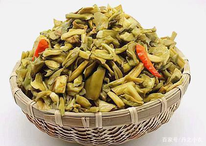 农村自然生长,晾晒的芋梗干,酸爽的芋梗酸,你们吃过吗?