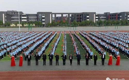 河南滑县一中千人大合唱