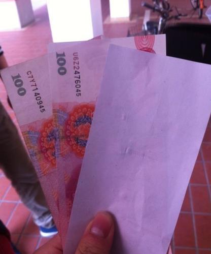 atm机里取出白纸 与真币一样底部印测试专用钞(组图)