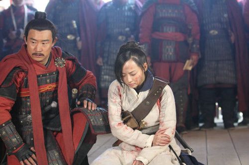 张嘉倪不畏争议 《精忠岳飞》保护黄晓明