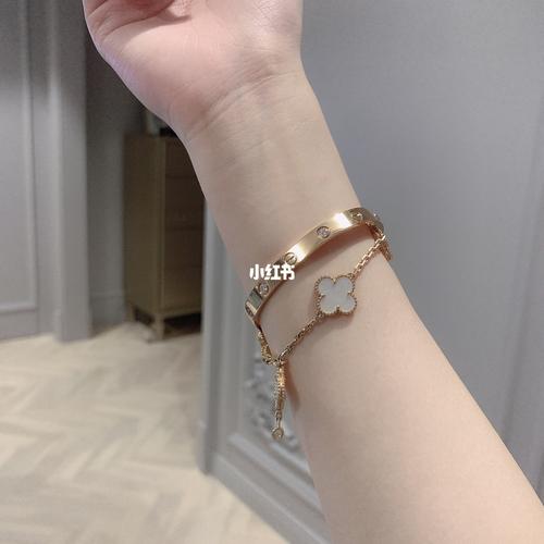 卡地亚love手镯 宽版4钻叠戴_卡地亚怎么样_梵克雅宝怎么样_love手镯