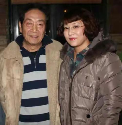 饶芯语嫁大37岁王奎荣给娘家人买车又买房被老公当女儿疼爱