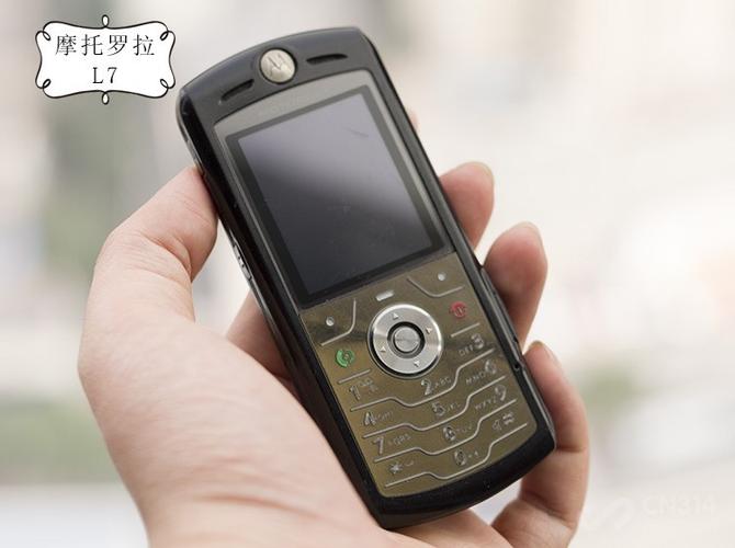 一抹亮骚的超薄直板 摩托罗拉slvr l系列你用过吗?