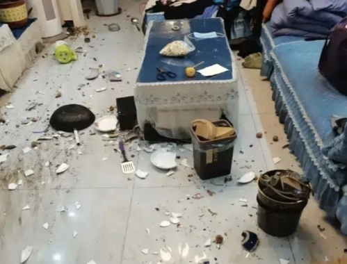 一吵架就摔东西的女人,还能凑合过吗? 昨天晚上出来