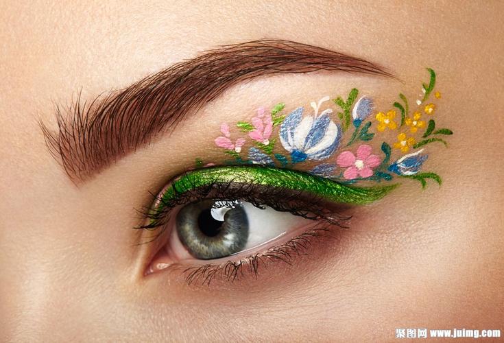 花纹眼妆美女图片