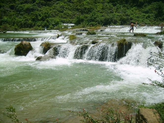 鹿寨一一中渡古镇,响水瀑布,西眉山拍动车