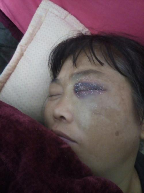 昨天是我21岁的生日,晚上我去买了蛋糕回来,把饭菜做好,叫爸过来吃饭!