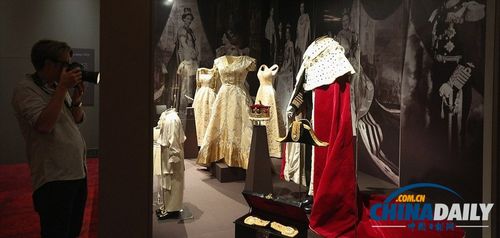 英女王加冕典礼所穿服装即将在白金汉宫展出组图