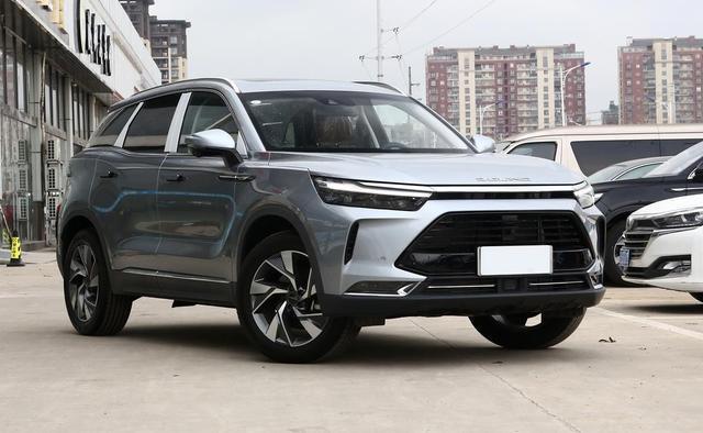 北京x7玩大了轴距有28米搭载188马力终身质保才卖10万出头