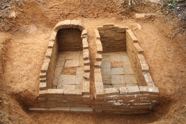 墓群多为砖室墓