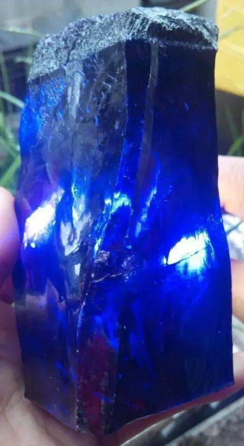 蓝色系宝石大家族蓝钻石蓝宝石坦桑石托帕石通通教你分清楚