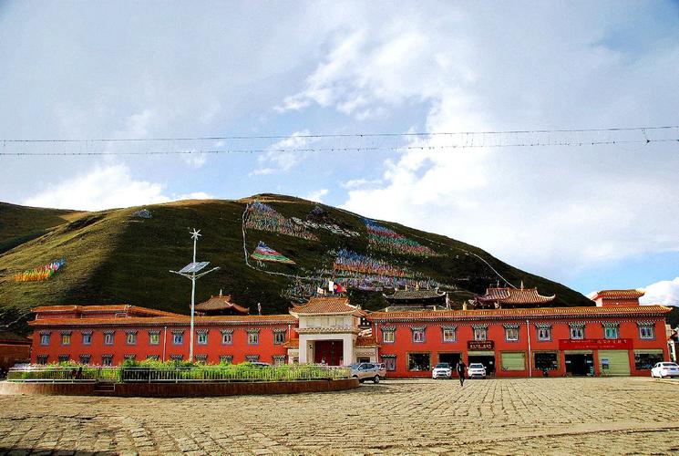 target="_blank" href="/item/萨迦派/283652" data-lemmaid="283652"