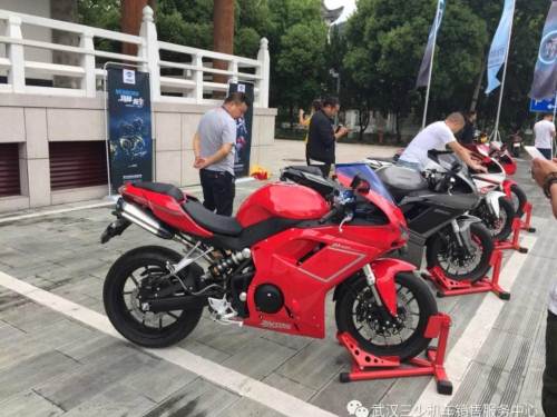 吉利跑车 吉越400cc 双杠水冷 即将大量到货 喜欢的朋友可以订货啦!