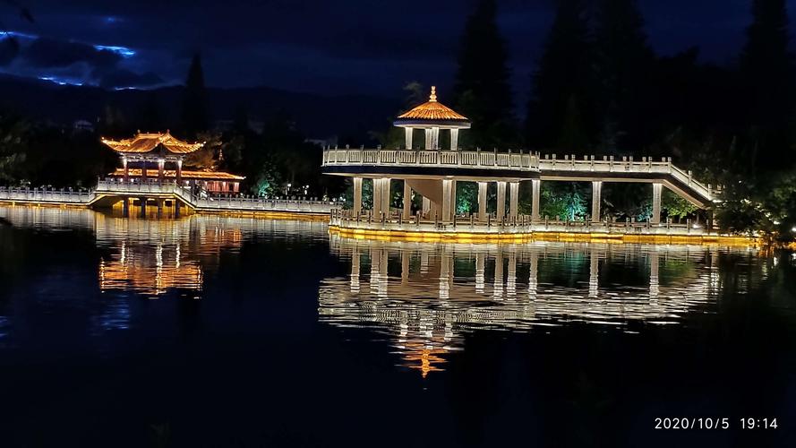 蒙自南湖夜景