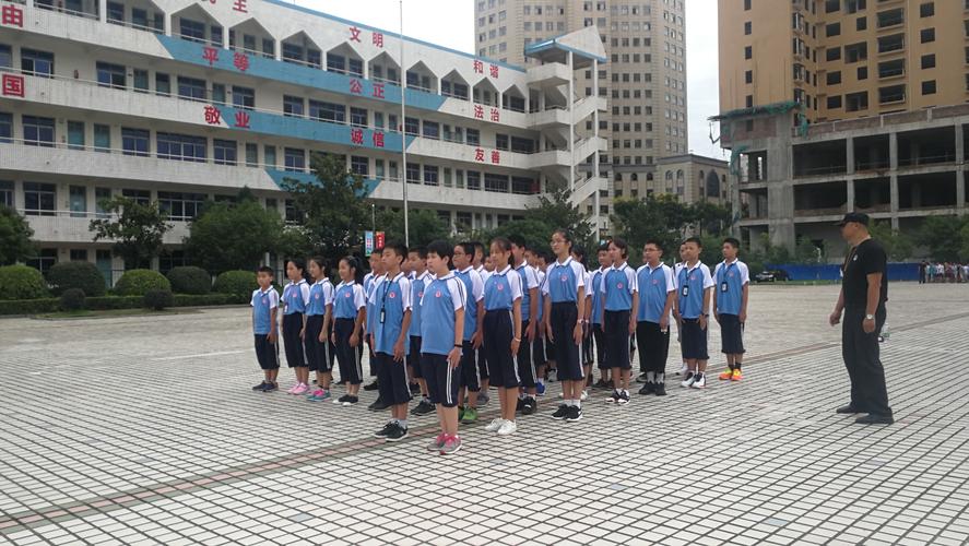 强身立志 青春飞扬 ——李达中学208班军训剪影