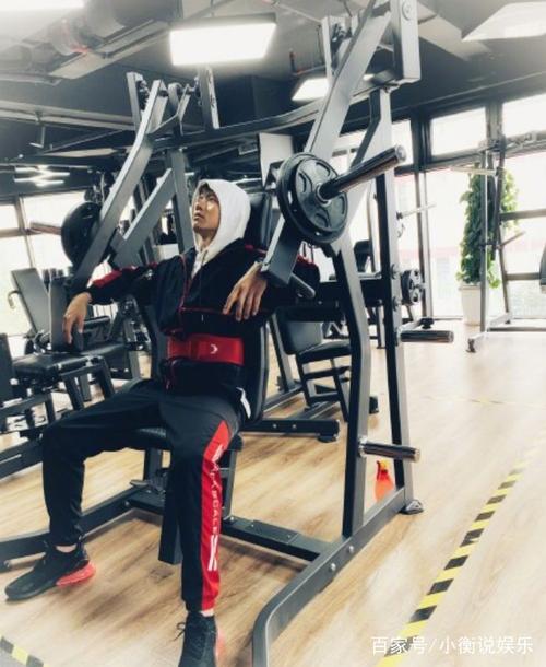 张杰说我这样健身保持3个月我也会变成彭于晏