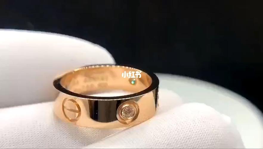 卡地亚宽版三钻love戒指_卡地亚怎么样_戒指_时尚_配饰
