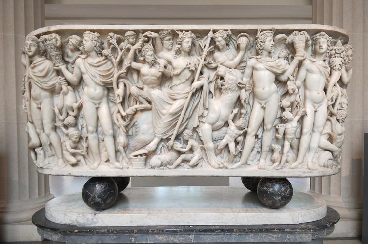 古罗马帝国时期的精致浮雕石棺.