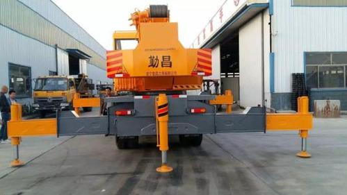 哈尔滨吊车公司告诉你吊车支腿的四种故障形式