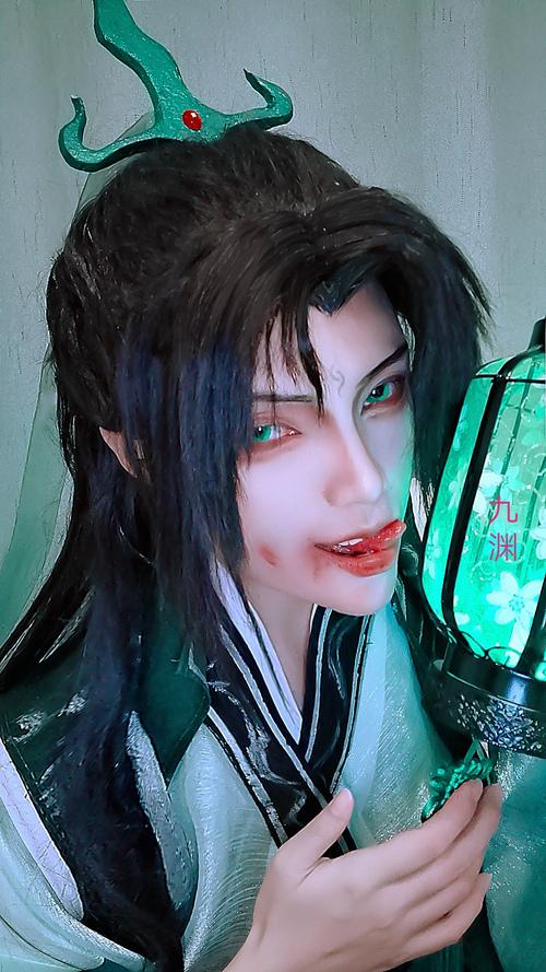 戚容cos 生吃谢怜