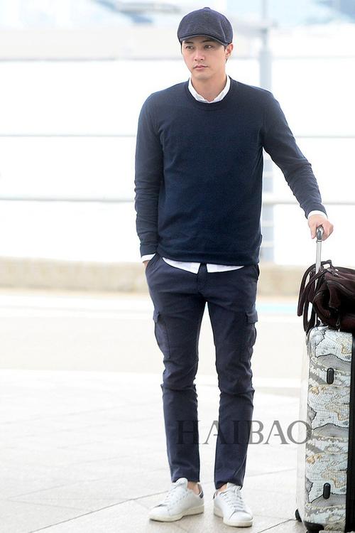 最新韩国男明星街拍:长腿欧巴崔始源最吸睛!