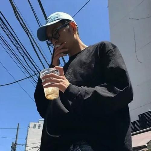 谁有酷酷的男生头像?发几张可以嘛?