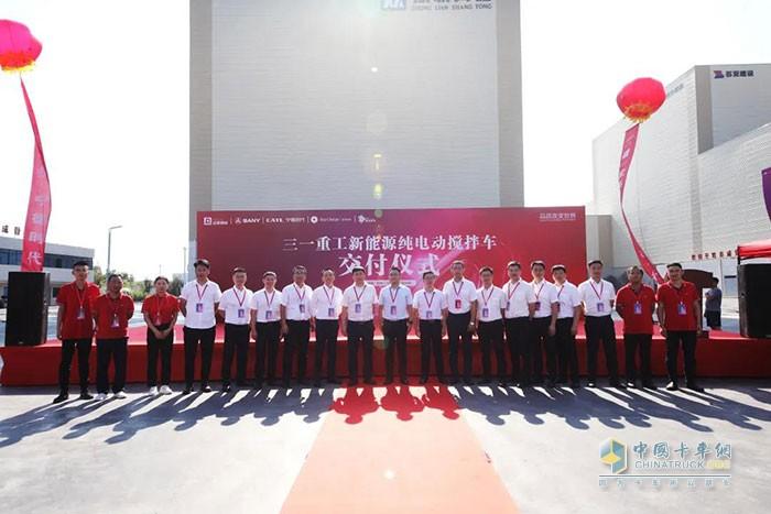三一重工新能源纯电动搅拌车交接仪式