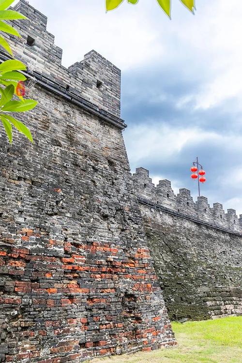 肇庆古城墙,就是这样的一种存在.