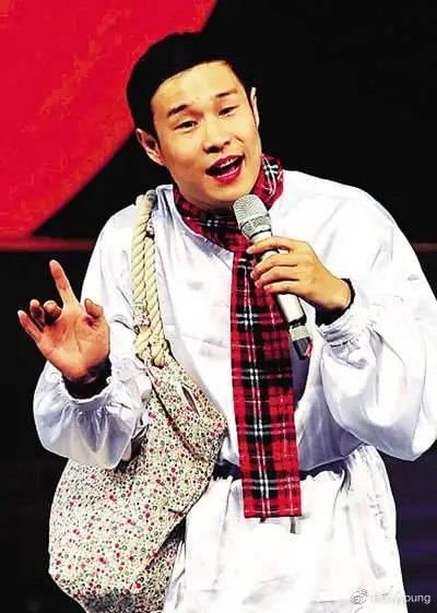 就在这时,小沈阳私下代言某品牌酒广告,还用了《不差钱》里的头像.