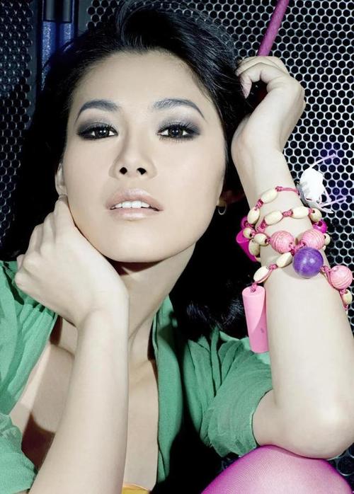 高个美女于娜退出娱乐圈?消失了15年的她,现在怎么样了?