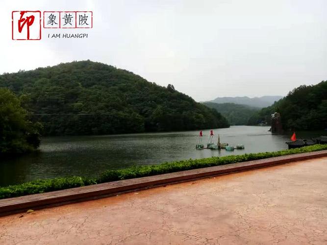 关于作者侯威,90后,黄陂长堰人,目前谋生于武汉洪山区某浇企.