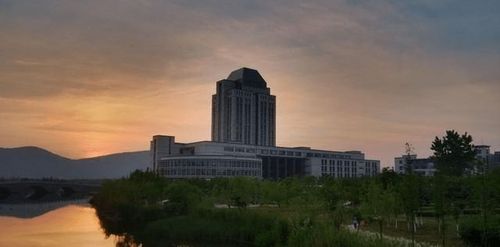 镇江的江苏大学出名,还是无锡的江南大学更有知名度