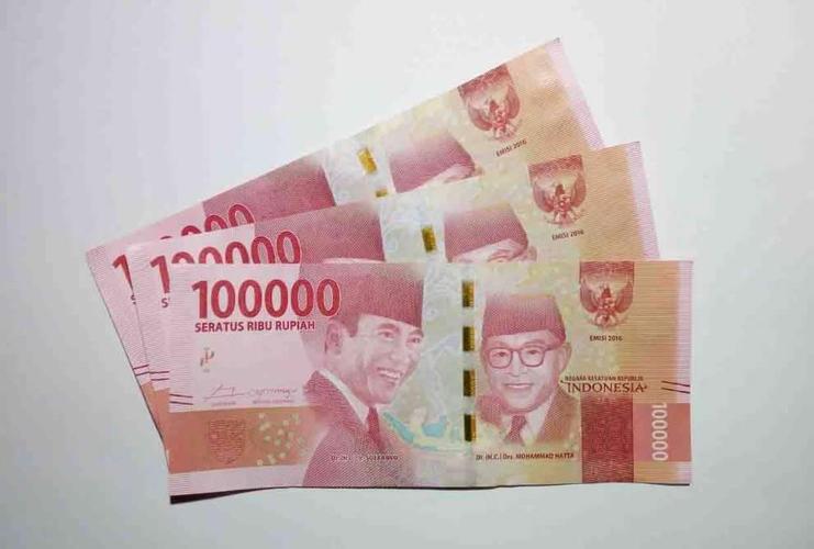 按当前的实时汇率,1元人民币可兑换2037印尼卢比——很不值钱哦!