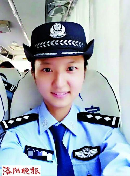 张潇潇         上周,《洛阳晚报》刊登了洛阳警花带警察爸爸拍