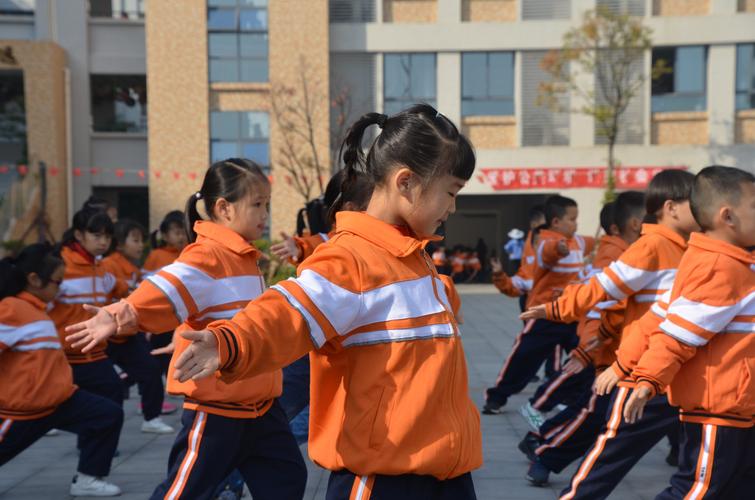 阳光体育,七彩校园,尚格小学一年级广播体操大赛落成
