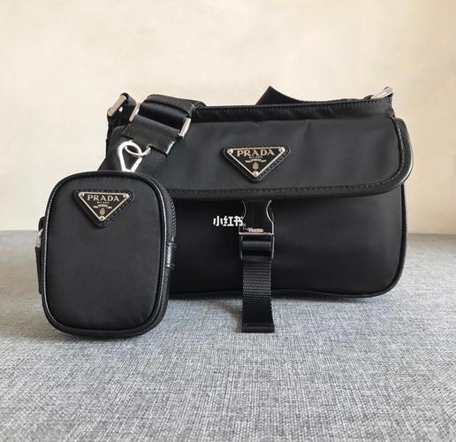 prada普拉达三合一邮差包_普拉达怎么样_邮差包_时尚