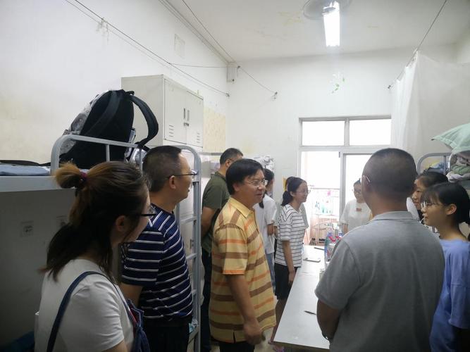 生科院党政班子进寝室看望2019级新生-绵阳师范学院与
