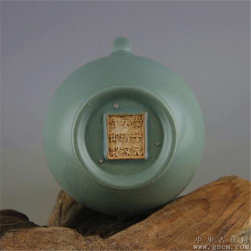 宋汝窑青釉清凉寺底款执壶