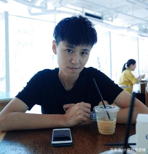 不爱红装爱武装,把救援工作当信仰,宋寅三观比颜值还正