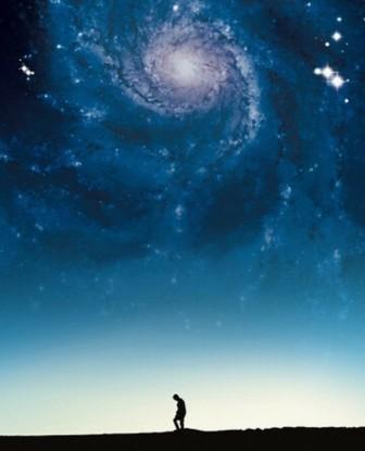 坐在屋顶向星空仰望简笔画