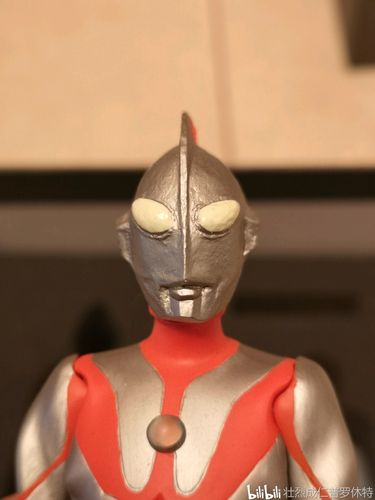 圆谷英二与奥特曼112雕像评测