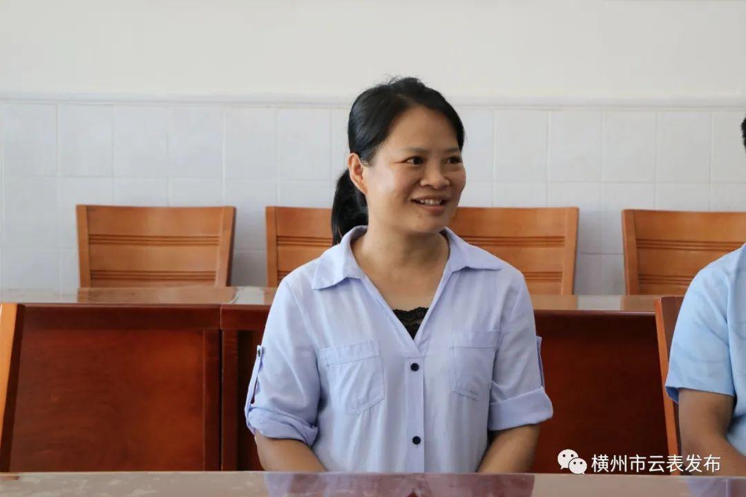 横县人大常委会主任蒋小旗率队到云表镇慰问教师代表,向广大辛勤耕耘