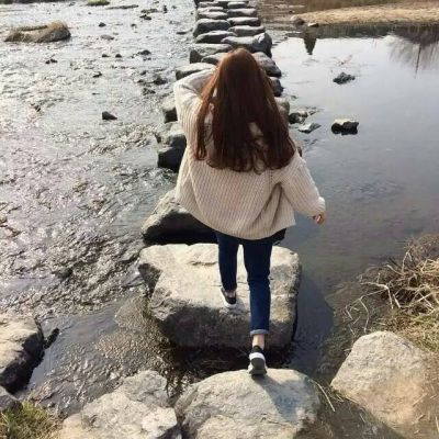 qq女生头像背影长发披肩