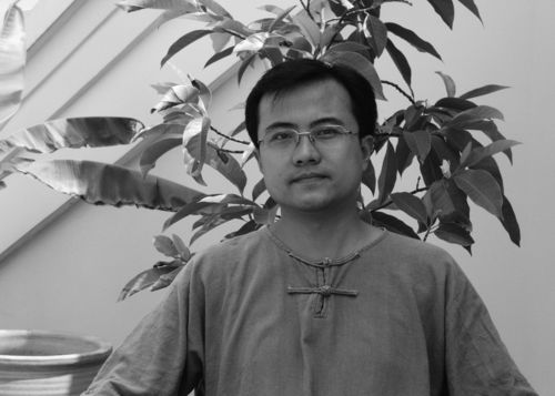周松艺术简介   1971年生于桂林.毕业于广西师范大学美术系.