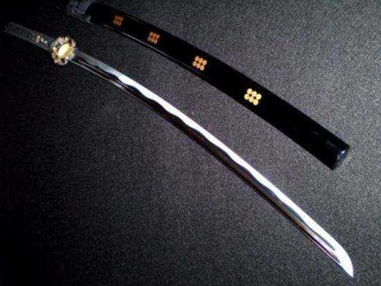 东西方的冷兵器文化, 妖刀村正与大马士革钢刀