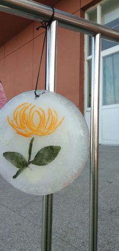 迁西县三屯营小学幼儿园欢庆元旦--—制作美丽冰花