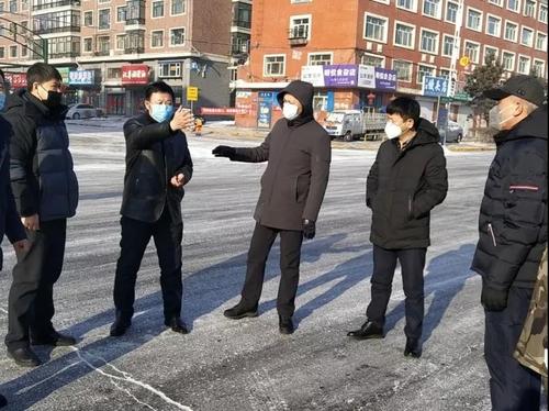 黑龙江海伦市一行领导深入到海伦法院分包小区卡点慰问一线干警