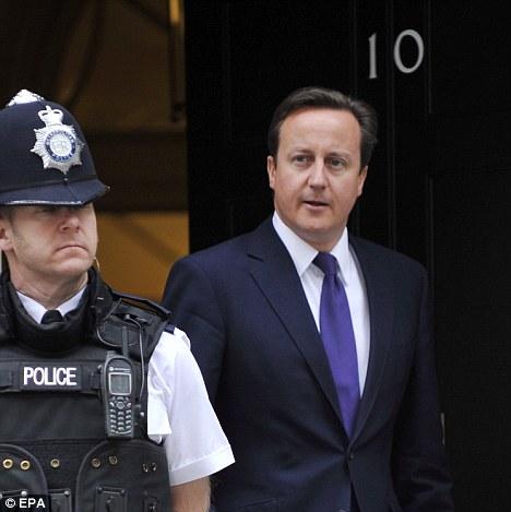 报道,自戴维·卡梅伦就任英国首相以来,英国各地涌现出多位和他长相