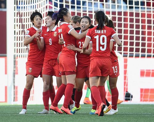 我校女足运动员在2015年女足世界杯的比赛中发挥出色